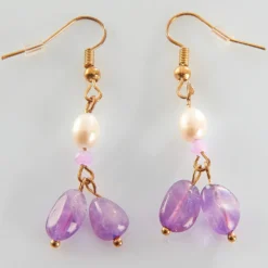 Amethyst-Ohrhänger mit Süßwasserperle