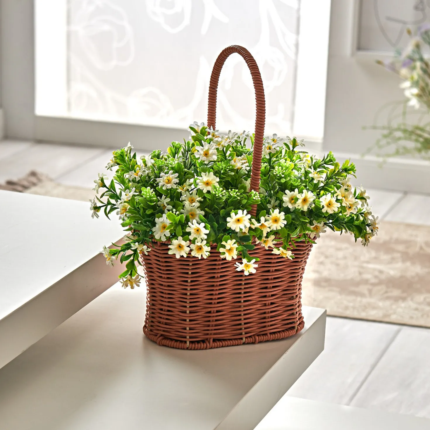 Blumenkorb mit künstlichen Margeriten Eldo