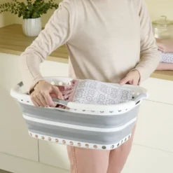 Ergonomischer Wäschekorb, zusammenklappbar