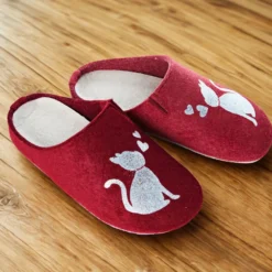 Filz-Pantoffel "Katze" bordeaux