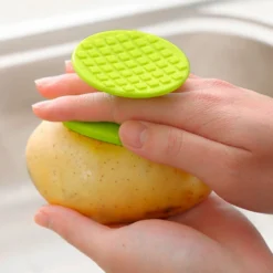2-in-1 Küchenschäler / Reinigungsbürste für Obst & Gemüse