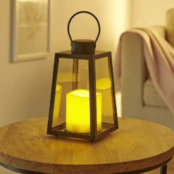 Laterne mit LED-Kerze
