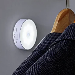 LED-Nachtlicht mit Bewegungsmelder & Helligkeitssensor