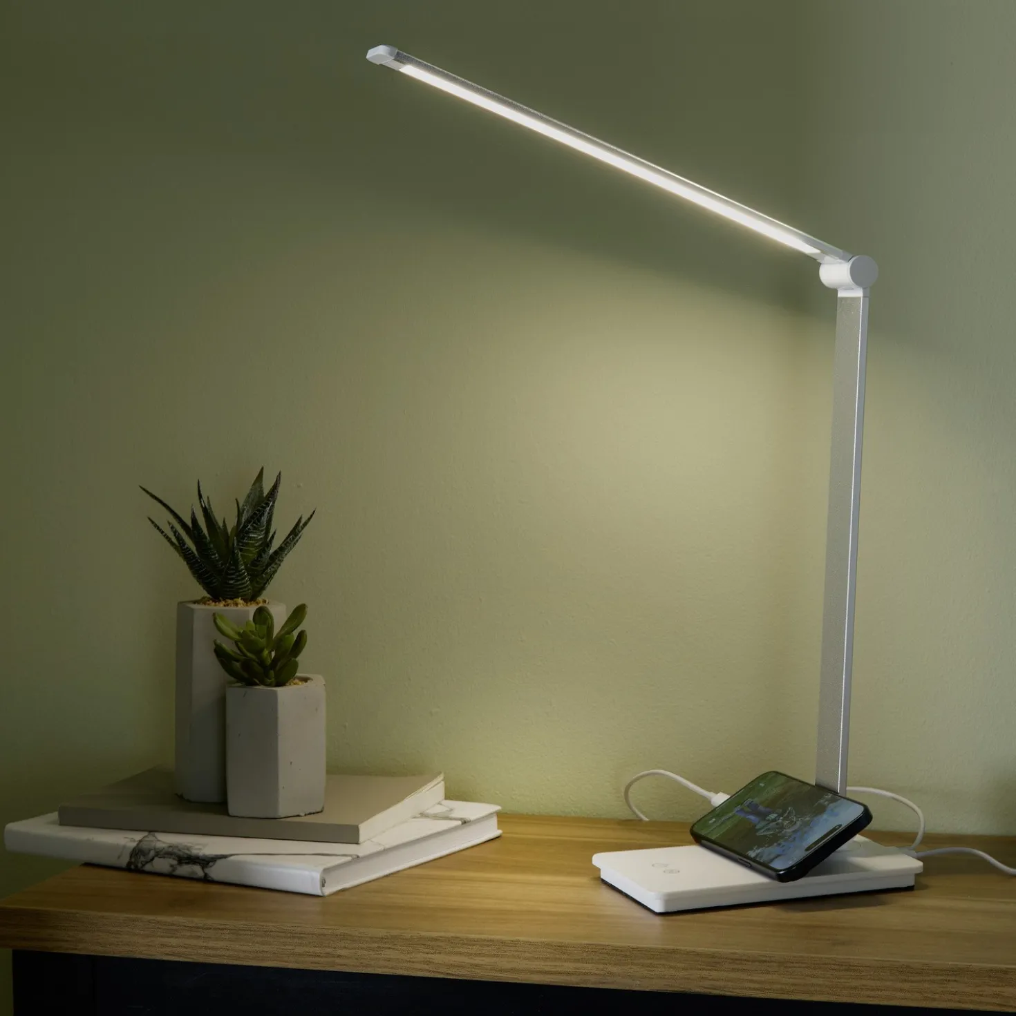 LED-Tischleuchte mit USB-Ladeanschluss