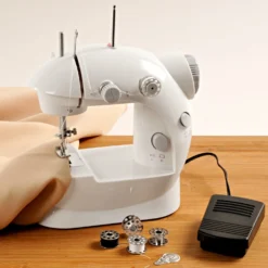 Mini-Nähmaschine