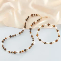 Muschelarmband mit Tigerauge