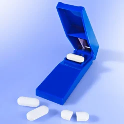 Pillenschneider blau