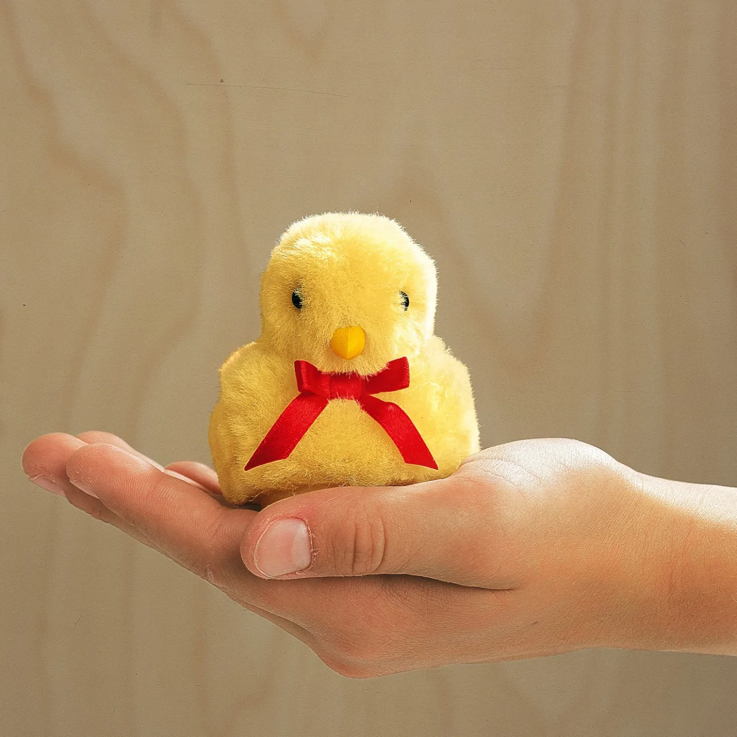 Plüschfigur "Osterküken" mit Geräusch