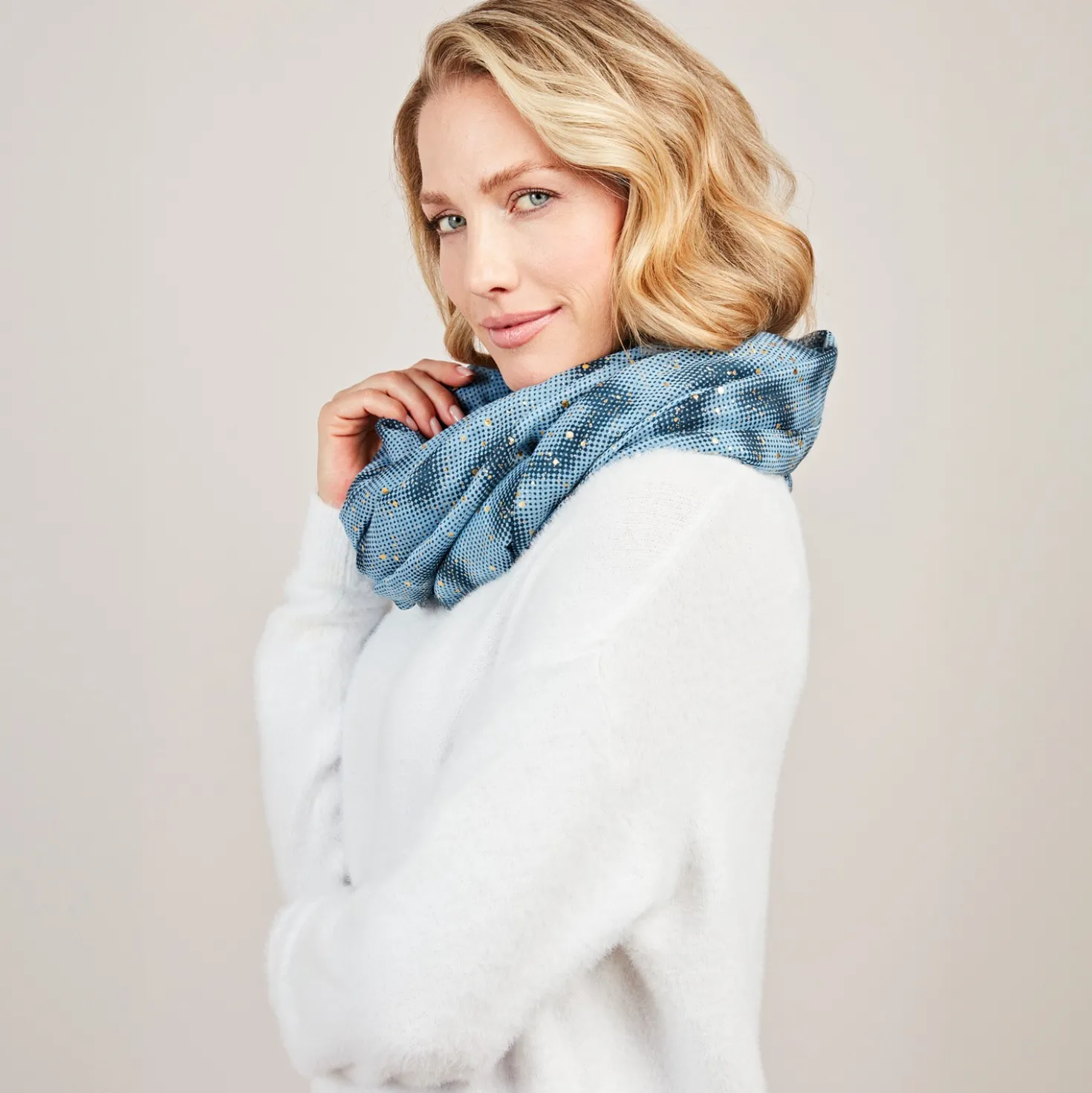 Schal mit Leo-Print und Glitzereffekt blau-grau