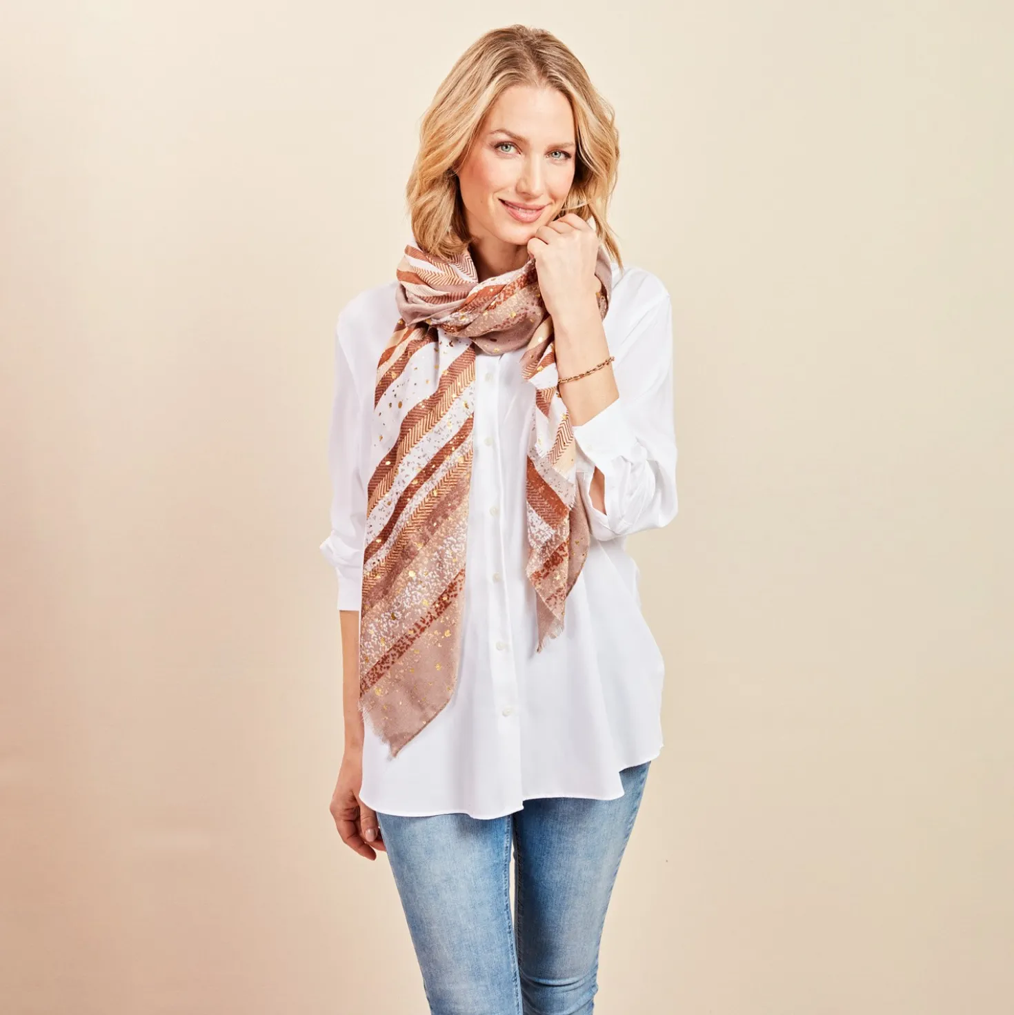 Schal mit Streifen-Print und Glitzereffekten champagner