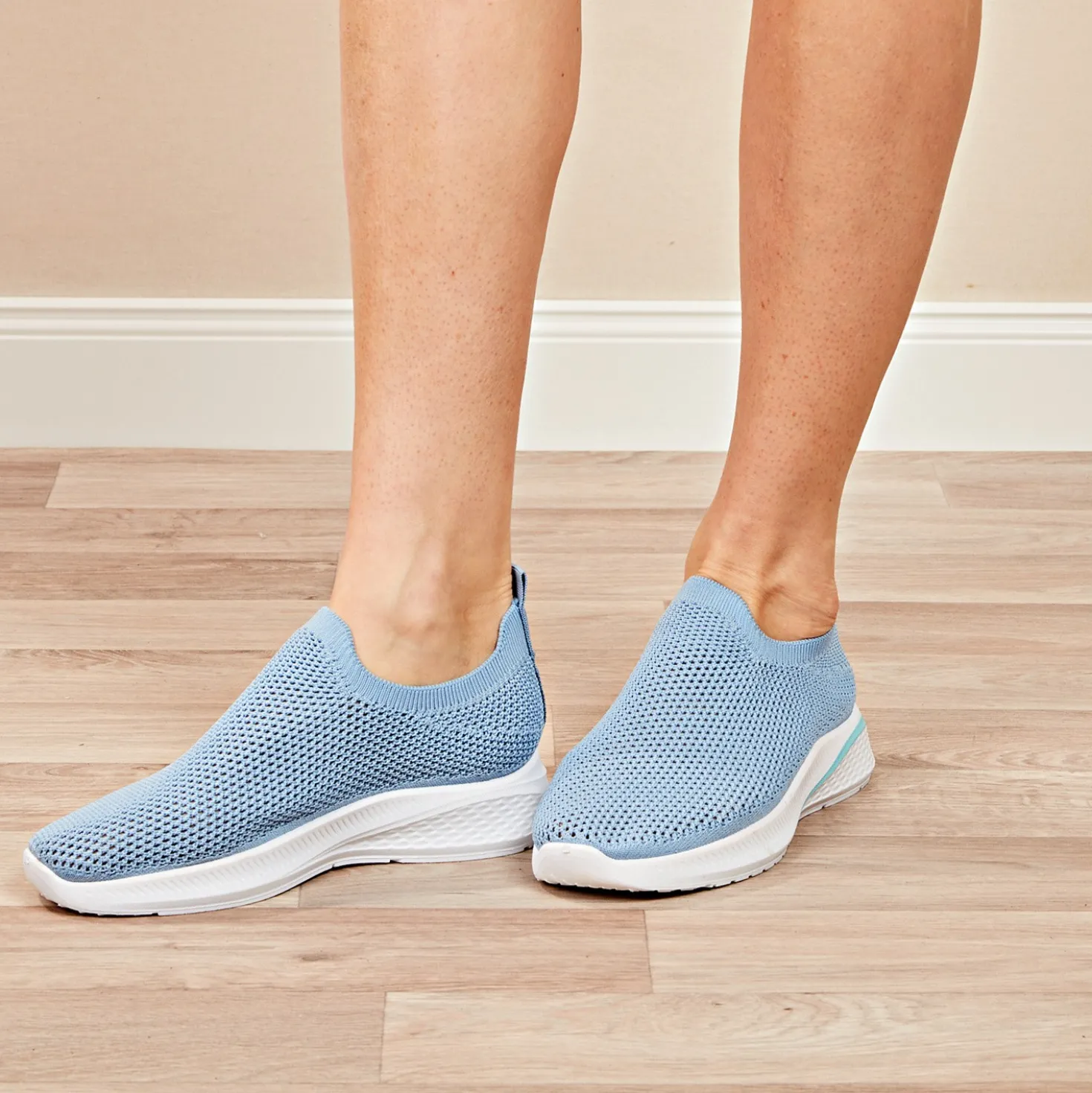 Sommer-Sneaker hellblau