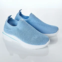 Sommer-Sneaker hellblau
