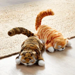 Spielzeugkatze "Ginger" rollend & lachend