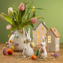 Vase mit Kugeln aus Keramik