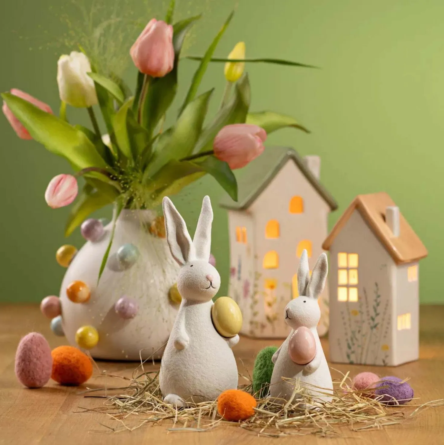 Vase mit Kugeln aus Keramik