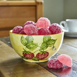 Waldbeer-Gelee in Keramik-Schale mit Erdbeermuster 150g