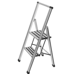 WENKO Alu-Design Klapptrittleiter 2-stufig Silber, rutschsichere XXL-Stufen