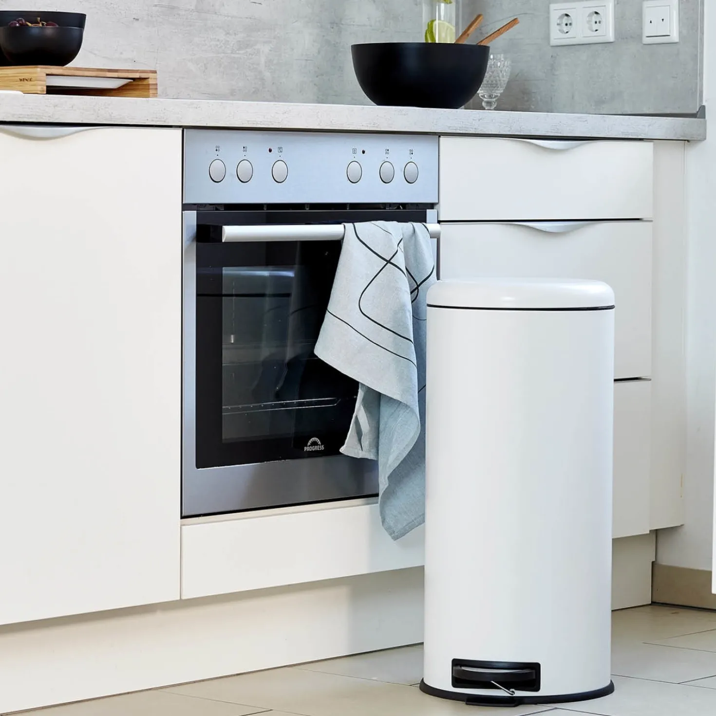 WENKO Treteimer Mod. Leman Easy Close Weiß 30 L, mit herausnehmbarem Einsatz